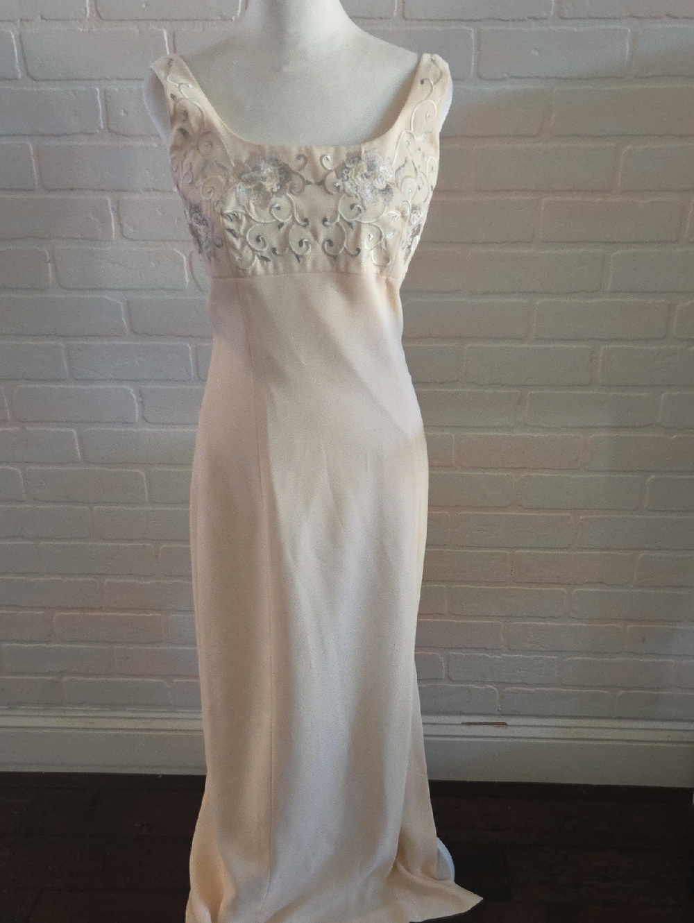 Elegant Ivory Beaded Scoop-Neck Evening Dress